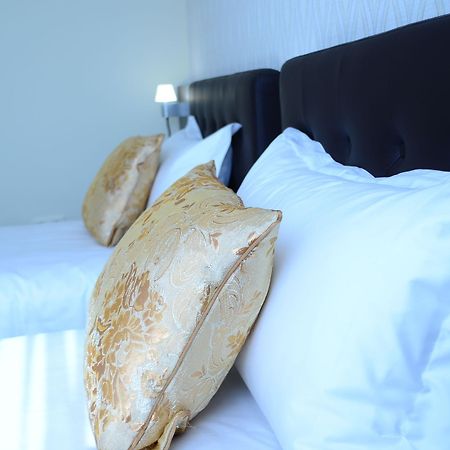 The Helmet Hotel Saint-Josse-ten-Noode Экстерьер фото