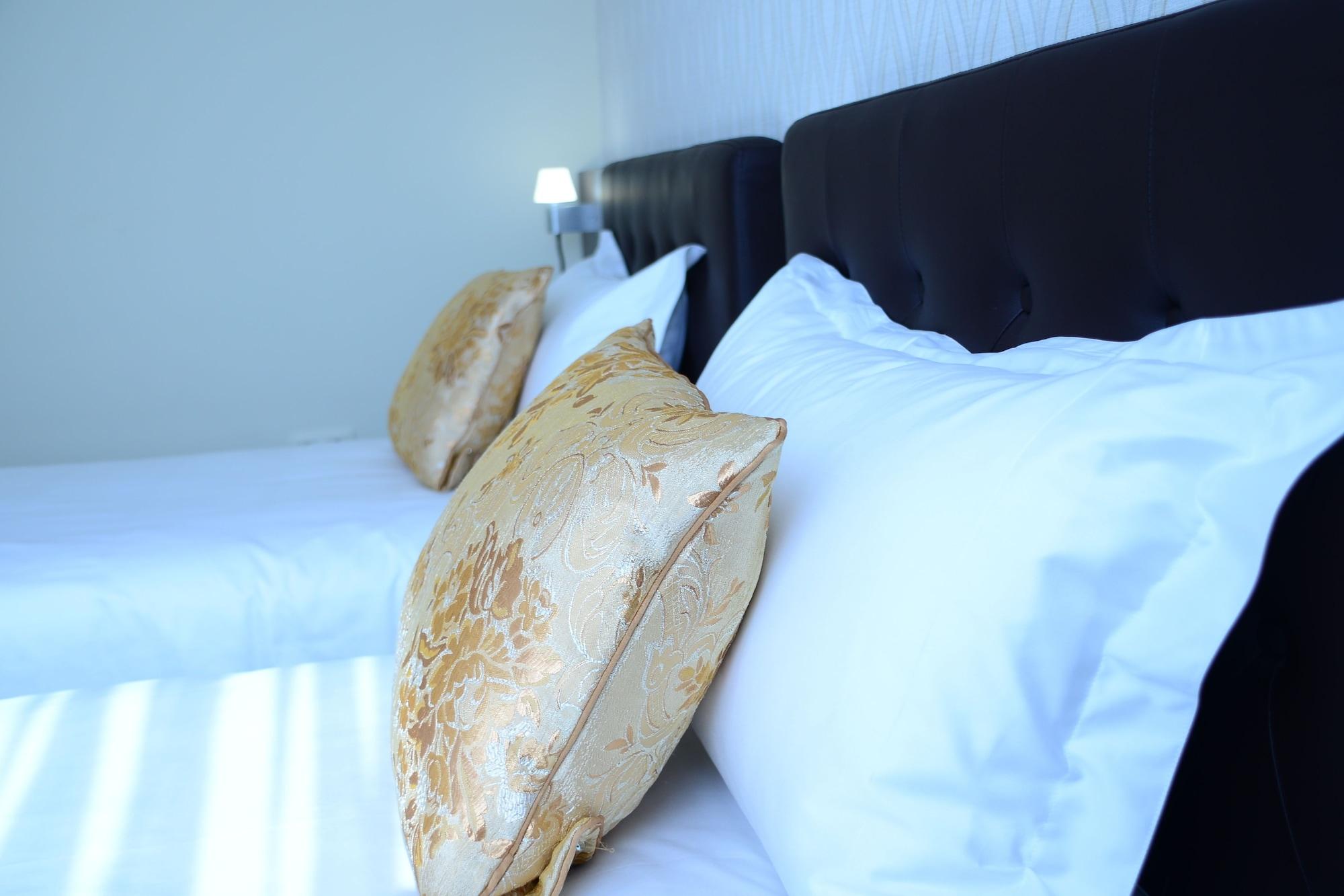 The Helmet Hotel Saint-Josse-ten-Noode Экстерьер фото