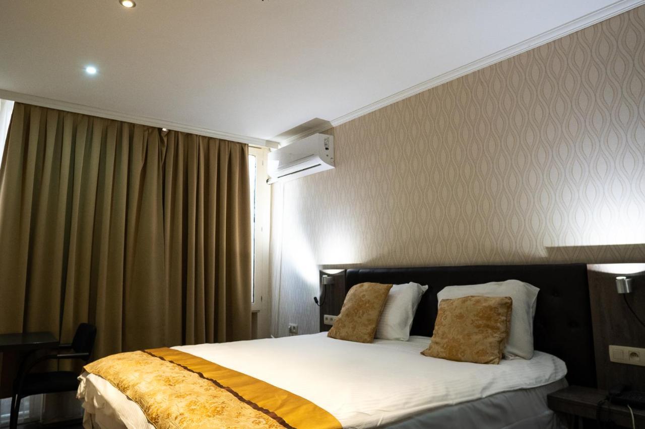 The Helmet Hotel Saint-Josse-ten-Noode Экстерьер фото